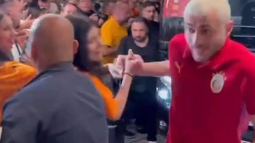Genç kız 'Off aşkım!' diye bağırdı! Barış Alper'in ağzı açık kaldı 