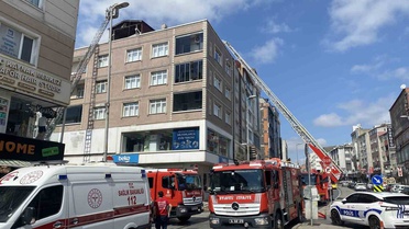 Bayrampaşa'da Çatı Yangını Kontrol Altına Alındı