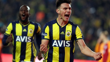 Eski Fenerbahçeli Eljif Elmas'tan sürpriz imza