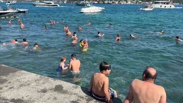 İstanbul'da Sıcak Hava, Vatandaşlar Plajlara Akın Etti