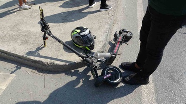 Kartal'da Minibüs Scooter Sürücüsüne Çarptı