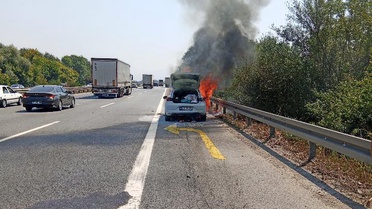 Otoyolda Yangın: Alevler Otomobili Sardı