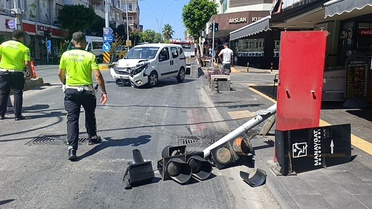 Manavgat'ta Kırmızı Işık İhlali Kazası