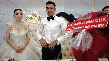 Düğünde İlginç Hediye: Araç Lastiği