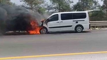 Erdemli'de Hafif Ticari Araç Yangını