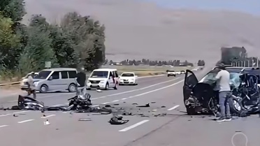 Van'da Trafik Kazası: 2 Ölü, 9 Yaralı