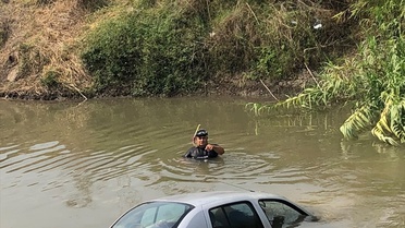 Ceyhan Nehri'ne Düşen Araçtan Sürücü Kurtuldu