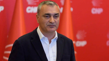 CHP’li Sarı: 'Halkçı belediyecilik anlayışını kısa bir aranın ardından kaldığı yerden sürdürecek olan Belediye Başkanı Onur Yiğit’e hayırlı olsun'