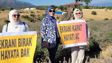 Kadınlar Lavanta Bahçesinde Teknolojiye Dikkat Çekti