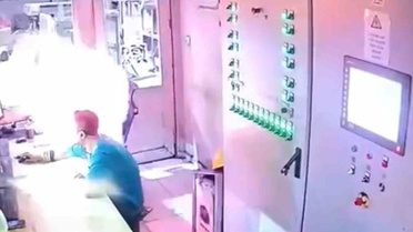 Samsun'da fabrikada patlama anı kamerada: 2 yaralı