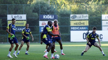 Fenerbahçe Lyon Maçına Hazırlanıyor