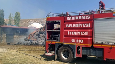 Sarıkamış'ta Yangın: 900 Balyalık Ot Yandı