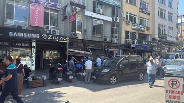 Gölcük'te İş Hanında Çökme: 2 Usta Yaralandı