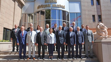 Organize Sanayi Bölgeleri Üst Kuruluşu heyetinden Eskişehir Büyükşehir Belediye Başkanı Ünlüce'ye ziyaret