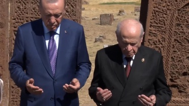 Cumhurbaşkanı Erdoğan ve Devlet Bahçeli, Ahlat Selçuklu Kabristanı'nı ziyaret etti