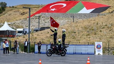 Malazgirt Zaferi'nde Jandarma ve Polisten Nefes Kesen Gösteri