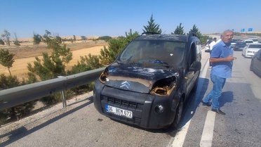 Kulu'da Araç Yangını Tankerle Söndürüldü