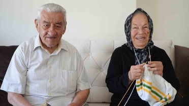Rüyası hayatına yön verdi, yarım asırdır çocuklar için örgü örüyor: 72 yıllık eşi en büyük destekçisi