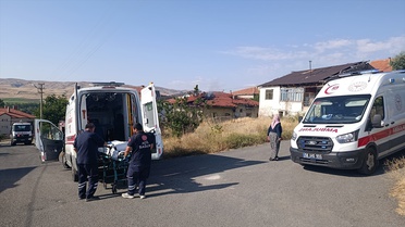 Şarkışla'da Ev Yangını: 1 Kişi Dumandan Etkilendi