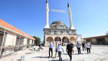 Balıkesir Valisi Camii İnşaatını İnceledi