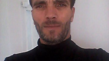 Annesine mesaj atan kişiyi demir çubukla döverek öldürdü