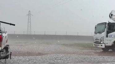 Hanak'ta Dolu Yağışı Kış Manzarası Yarattı