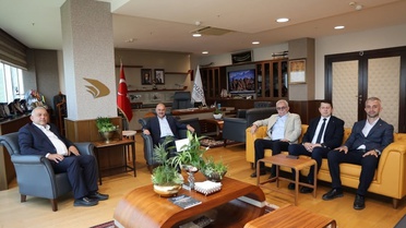 Düzce Üniversitesi Rektörü Sözbir, DTSO Heyetini Ağırladı