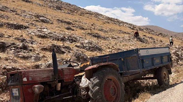 Korkuteli'nde Tır-Traktör Kazası: Sürücü Hayatını Kaybetti