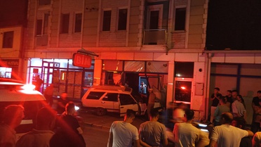 Market camına çarpan otomobil