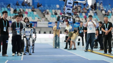 İnsansı Robotlar Beijing'de Yarıştı