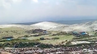 Kars'ta Dolu Yağışı Vatandaşları Şaşırttı