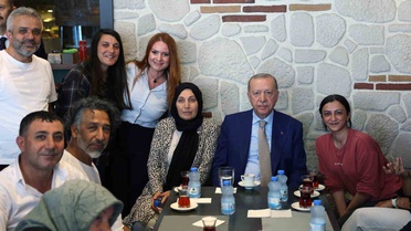 Erdoğan Çengelköy'de Esnaf ve Vatandaşlarla Buluştu