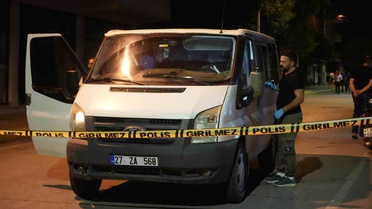 “Nişanlı kızı kaçırdılar” iddiası iki aileyi birbirine düşürdü! Sokak savaş alanına döndü