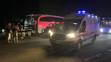 Siverek'te Otobüs Çarpışması: 13 Yaralı