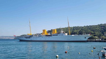 TCG Savarona İstanbul Boğazı'ndan Geçti