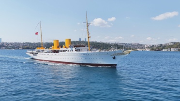 TCG Savarona İstanbul Boğazı'nı Geçti