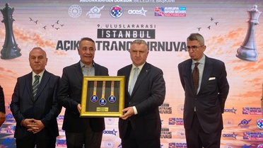 Bakan Bak, İstanbul Open Satranç Turnuvası'na Katıldı