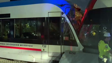 İstanbul'da iki tramvay kafa kafaya çarpıştı: 9 yaralı