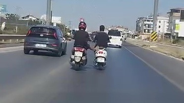 Manavgat'ta Tehlikeli Motosiklet Yolculuğu