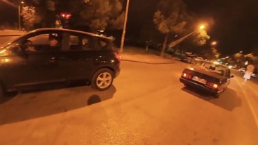 Ters Şeritten Gelen Araç Motosiklet Sürücüsünü Tehdit Etti