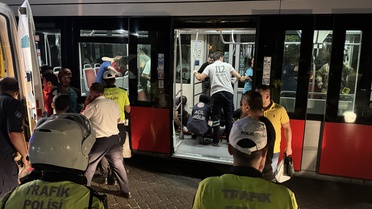 Zeytinburnu'nda Tramvay Çarpıştı