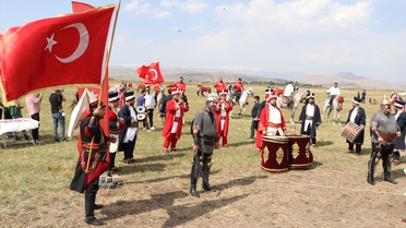 Ağrı'da Mahalli At Yarışları Düzenlendi