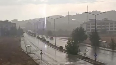 Elazığ'da Yıldırım Düşüşü Kameralara Yansıdı