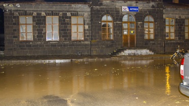 Kars'ta Dolu ve Sağanak Hayatı Felç Etti