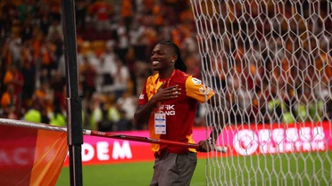 Rafael Leao, Galatasaray Taraftarını Selamladı