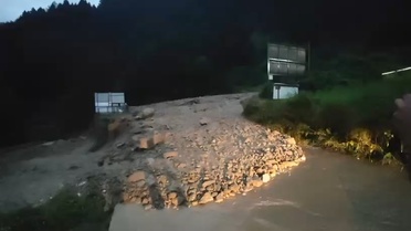 Uzungöl'de Taşkın: Kara Yolu Kapandı