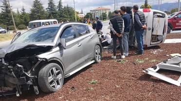 Bolvadin'de Trafik Kazası: 7 Yaralı