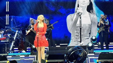 Antalya'da Zafer Bayramı'nda Derya Uluğ Konseri