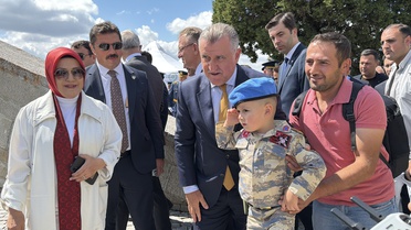Bakan Bak: Türk Milleti Asla Esir Düşmez