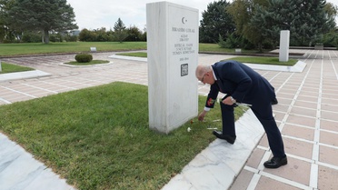 Bakan Güler, 30 Ağustos'ta Anıt Mezarlık'ta